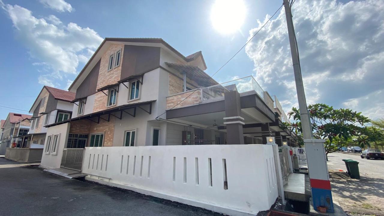 Simfoni Families Suite Kuah Exterior photo
